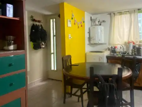 P.PATRICIOS,3AMB,1PISO ESCALERA BUEN ESTADO Y UBICACION