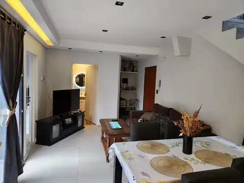 Depto Tipo Casa en Venta de 3 ambientes
