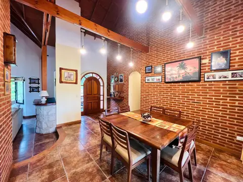 Casa 6 ambientes con 2 baños