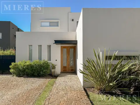 Increíble casa en Alquiler anual amueblado Barrio El Atardecer