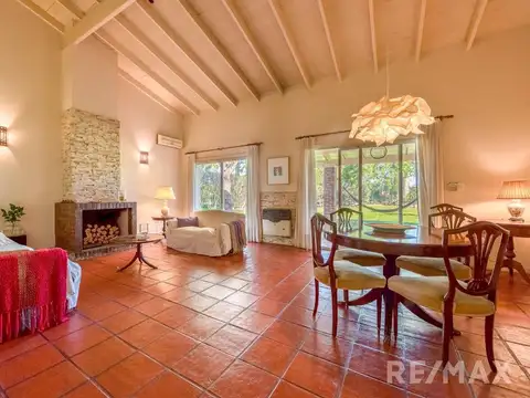 Casa 5 ambientes con 2 baños