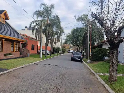 Casa 6 ambientes con 4 baños