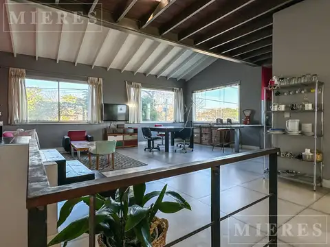 Casa en Venta con 3 cocheras