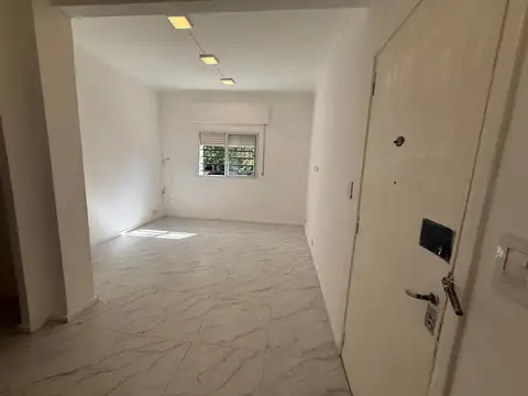 ALQUILER PH DE DOS AMBIENTES PB FRENTE URQUIZA