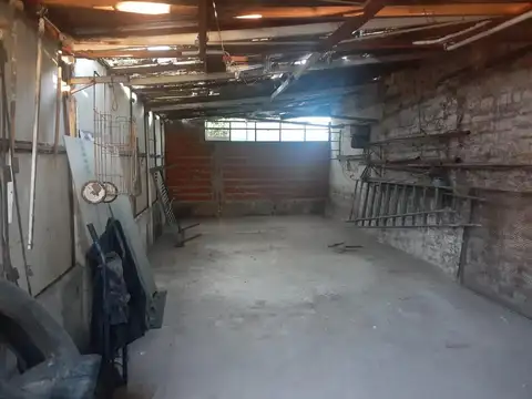 Casa 4 ambientes C/ galpón