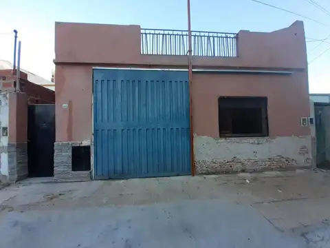 Casa 4 ambientes C/ galpón