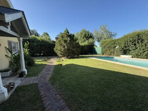 Casa 5 ambientes con 2 baños