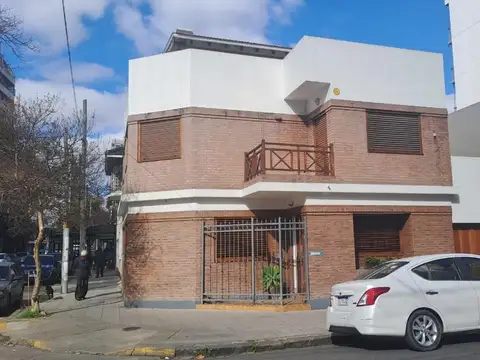 Casa 4 Amb de 3 Plantas c/Quincho, Balcón y Terraza Quilmes