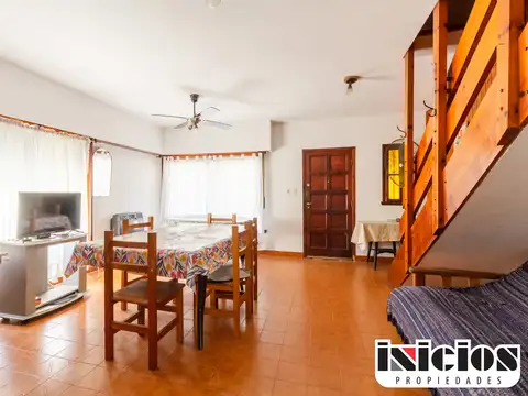 Casa 4 ambientes con 2 baños