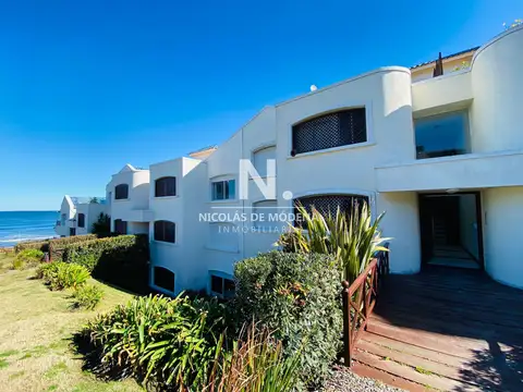 Apartamento en Venta 3 Dormitorios + Servicio Frente al Mar