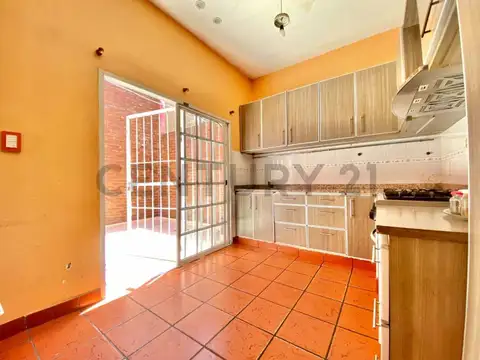 Casa 3 ambientes con 2 baños