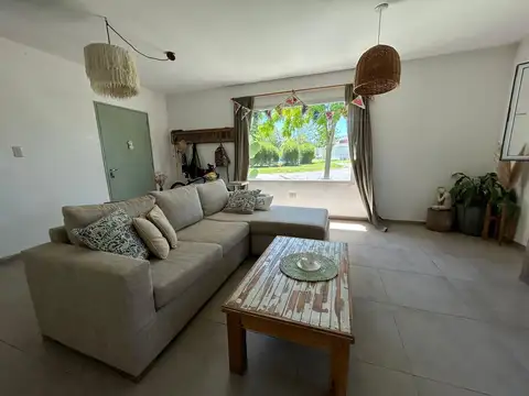 Casa 3 ambientes con 2 baños