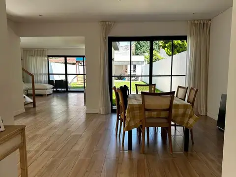 Casa en Venta en Adrogue, USD 400.000