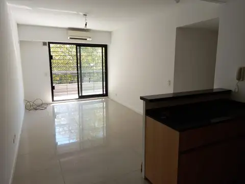 Excelente depto 3 amb al frente con balcón con parrilla y amenities!