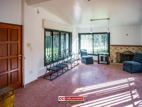 Casa 4 ambientes con 2 baños