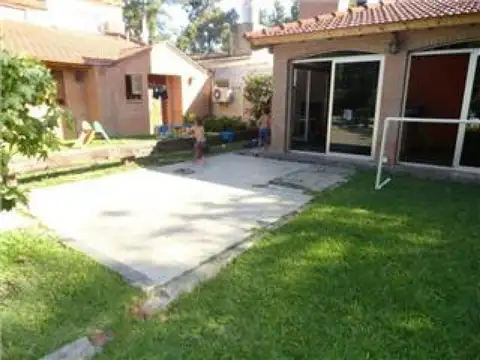 Casa en Venta con 10 cocheras