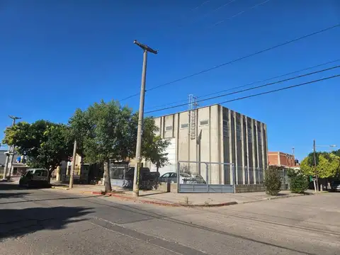 VENTA GALPON PRÓXIMO A CIRCUNVALACION CON OFICINA