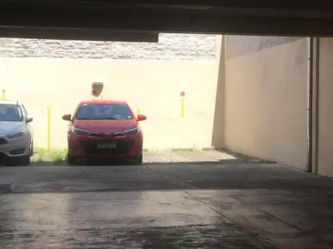 Cochera descubierta en centa, Martinez