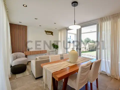 Casa en venta en Gorina de 3 dormitorios, estudio, cochera