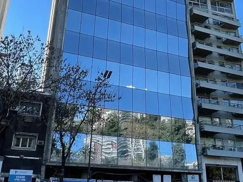 Oficina en Alquiler con 4 cocheras