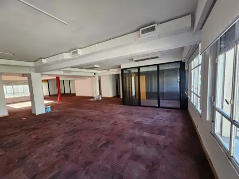 Oficina en Alquiler con 1 cochera