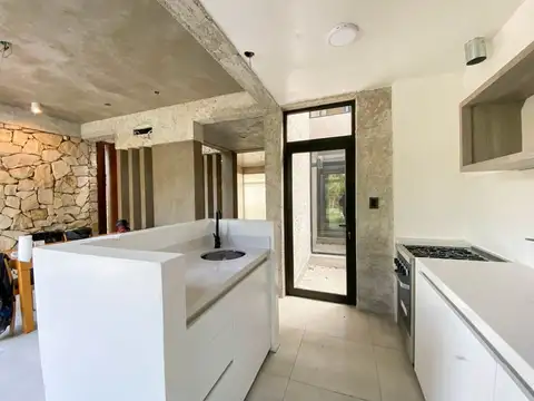 Casa en Venta en Villa Elisa, USD 145.000