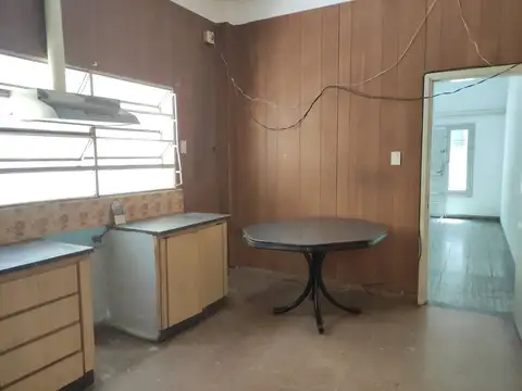 Casa 6 ambientes con 2 baños