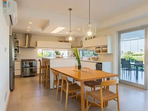 Casa en Venta en El Canton - Norte, USD 498.000