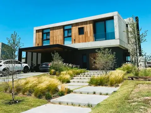 VENTA CASA ATERMINAR EN LOS PASOS 1 BARRIO CERRADO