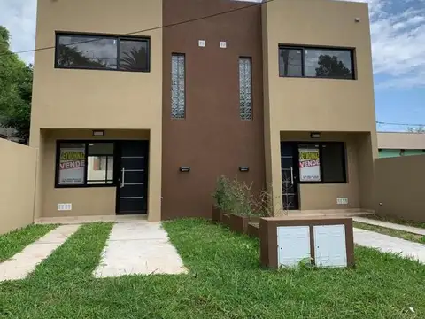 Venta Duplex 2 Dormitorios 2 baños patio. Colón