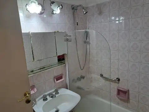 Casa en Alquiler con 1 cochera