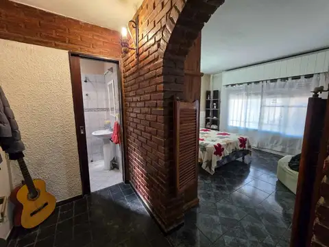 VENTA CASA 3 AMBIENTES CON COCHERA JARDIN Y GALPON