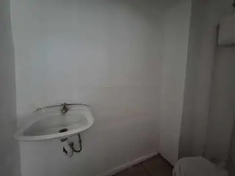 GALPON 118 mts s/JULIO A ROCA CON RENTA