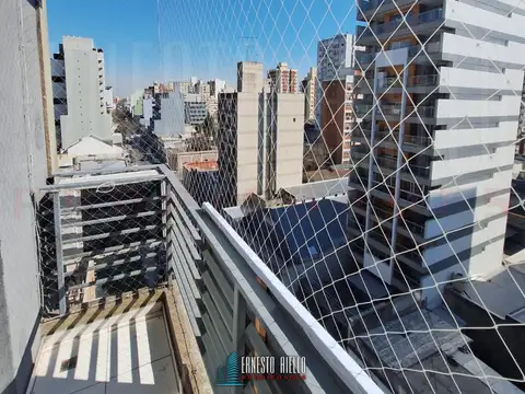 VENTA DEPARTAMENTO DOS AMBIENTES CON BALCÓN EN QUILMES CENTRO.
