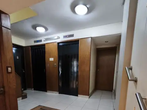 Oficina 5 ambientes con 1 baño