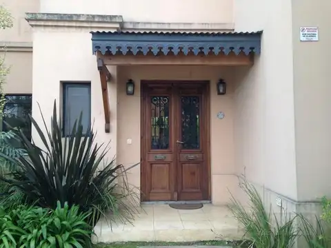 Casa en Alquiler de 3 dormitorios