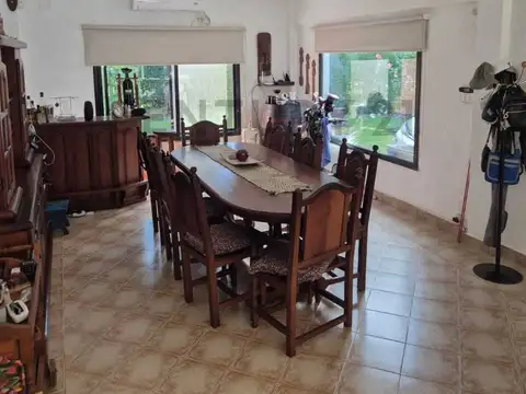 Venta.- Casa 5 ambientes Pilar.
