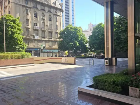 Oficina 48 ambientes con 6 baños