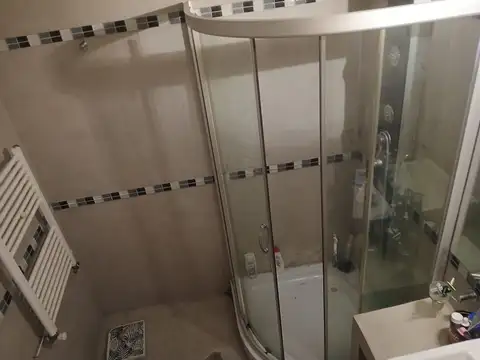 Casa en venta en Avellaneda , jardin y pileta