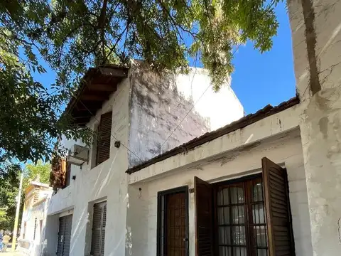 Vendo casa + 2 dptos + 2 locales comerciales - Alta Córdoba
