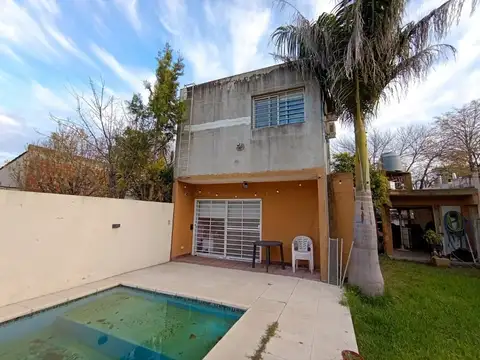 VENTA CASA 5 AMBIENTES C/PILETA VILLA UDAONDO