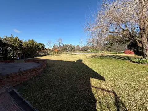 Casa en Alquiler con 1 cochera