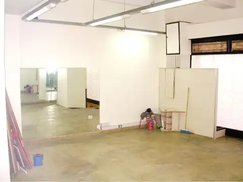 SIN COMISION INMOBILIARIA. Local en PBº Y SOTANO. RECICLADO.BAÑO CON DUCHA.