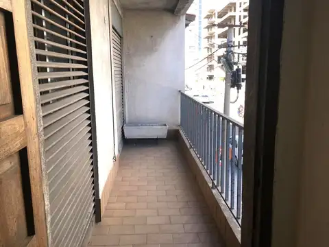 LOCAL A REFACCIONAR CON DEPTO. 2 HAB. EN ALTOS