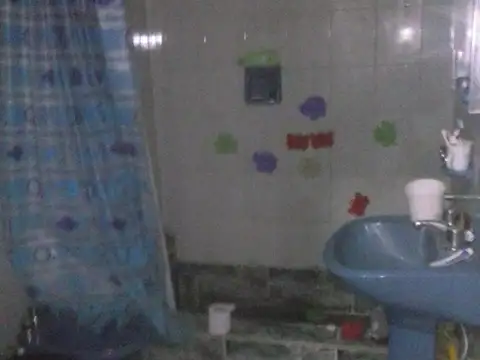 EN VENTA EN RAMOS MEJIA DOS CASAS, AMBAS CUENTAN CON GARAGE - FICHA 7115