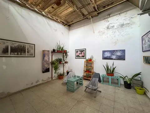 Casa de 81m² con potencial sobre hermosa cortada