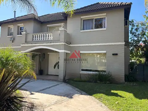 Casa 5 ambientes con 3 baños