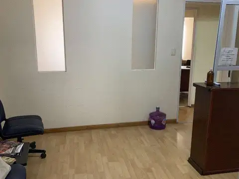 NO APTAS P/ VIVIENDA, SOLO OFICINAS - Piso alto al frente