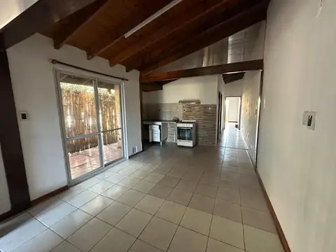 Casa en Alquiler en Manuel B Gonnet, $ 700.000