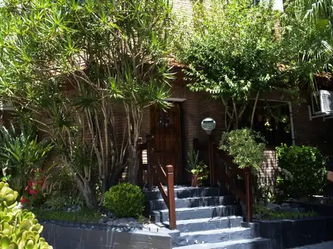 VENTA CASA 5 AMBIENTES AGRONOMIA, GARAGE PATIO PARRILLA